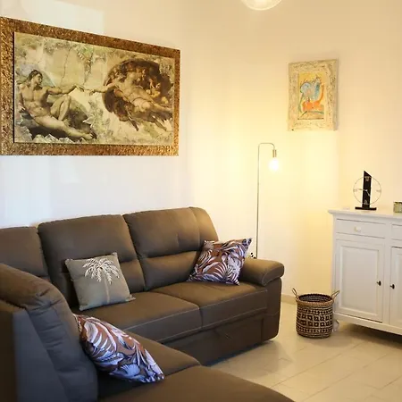 La Dimora Dell'artista Apartment *